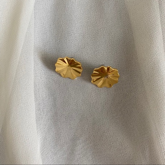Vintage Flat Wavy Gold Ripple Stud Earrings - Picture 2 of 6